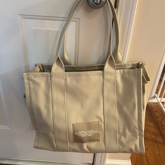 Marc Jacobs Beige The Tote Bag Large Canvas NWOT FREE BATH and BODY WORKS BUNDLE - Picture 7 of 9